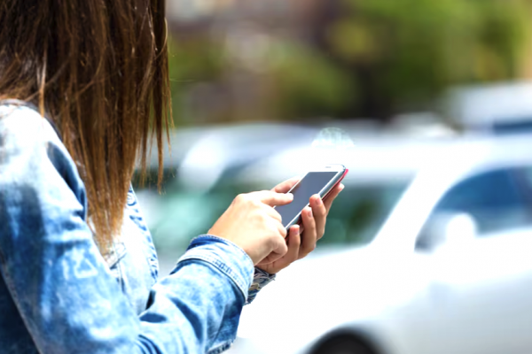 El error frecuente que llena la memoria del celular y que muchas personas desconocen
